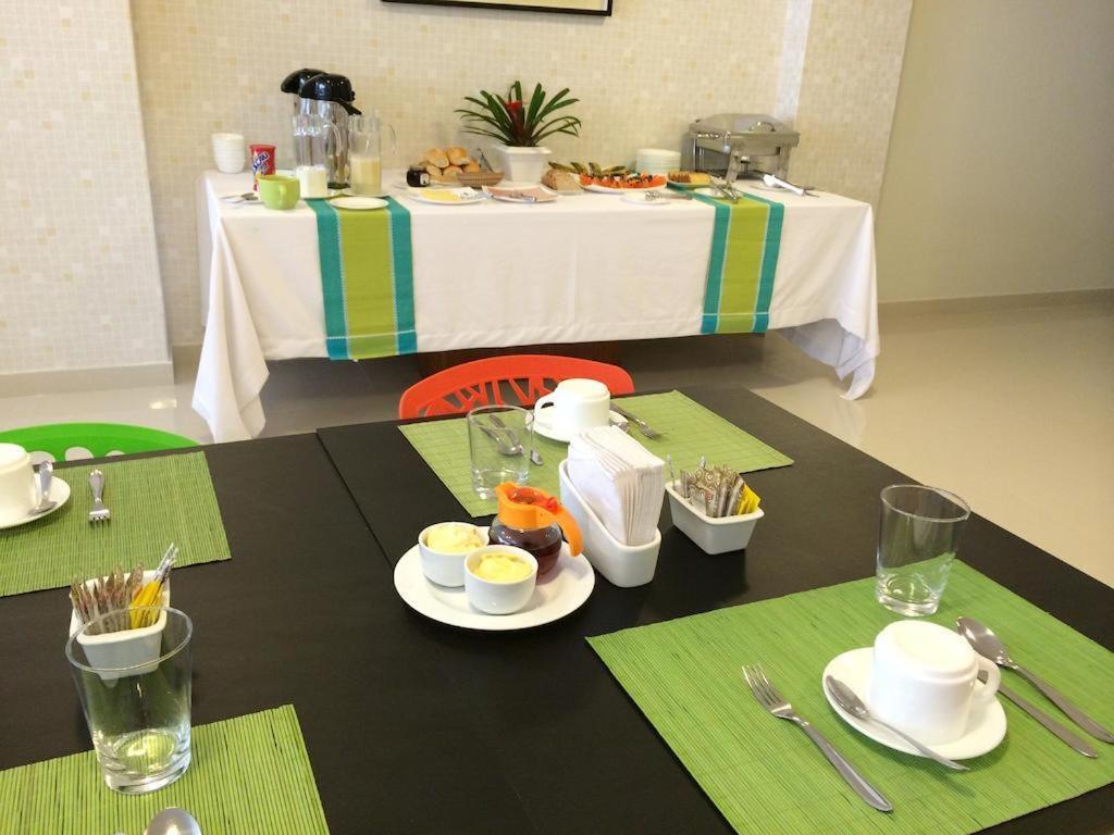 Oyo Ecosuites Hotel มาเนาส์ ภายนอก รูปภาพ